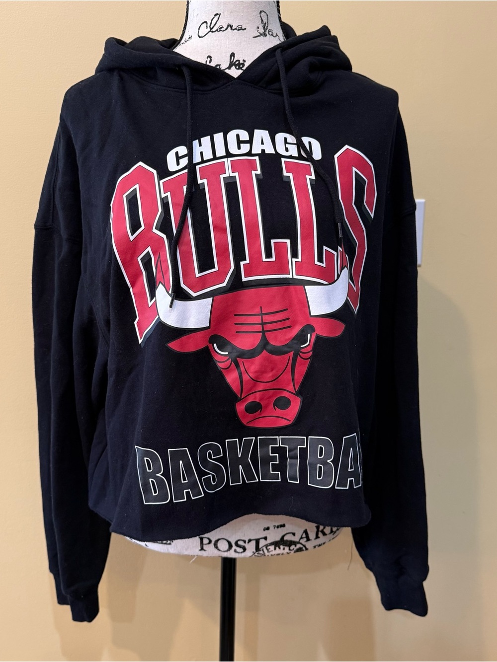 Chicago Bulls Basketball Cropped Hybrid Apparel Black/Red Hoodie, XL